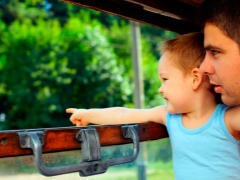 How to take a child on the train?