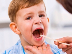 How to treat a child's throat 1-3 years old?