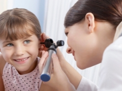 Symptoms and treatment of scrofula behind the ears in children