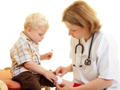 Treatment of a weeping wound in a child