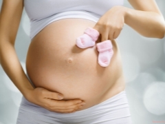 What should be the weight of the fetus by week of pregnancy?