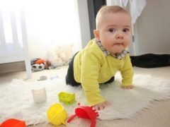 Gymnastics for a child of 7-10 months