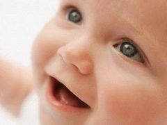 When does a baby start to smile?