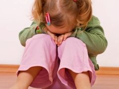 What to do if a child is hurt in kindergarten?