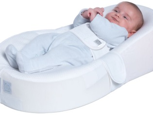 Cocoon mattress for newborns