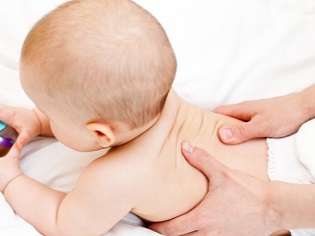 Drainage massage against cough without temperature in a child