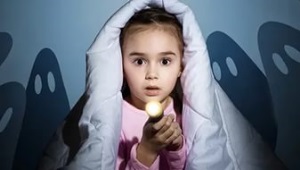 Why is the child afraid of the dark and what to do? Psychology tips