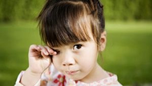 Treatment of conjunctivitis in children at home