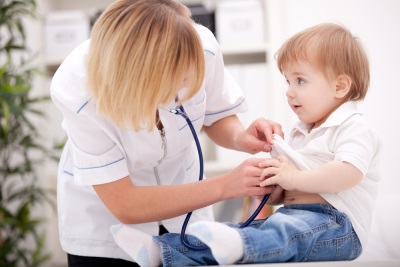 Examination of the child before vaccination