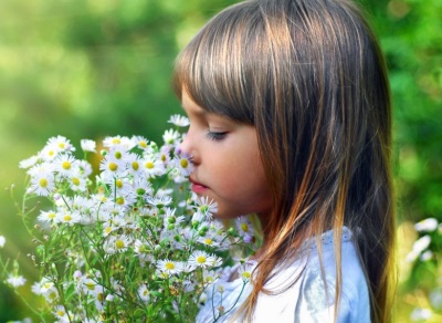 Girl with daisies