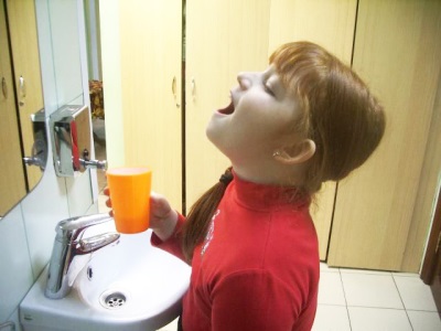 Girl rinsing his mouth