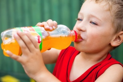 Child drinks soda