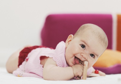 The development of the skill of holding the head of the baby